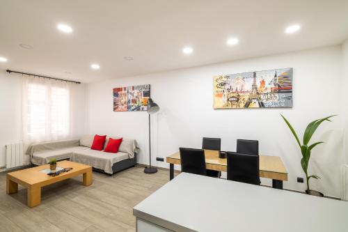 Luxury Beach Apartment, next to the sea 4