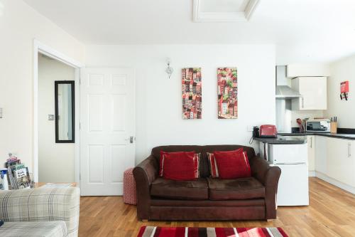 Bath Breaks Apartments - image 4