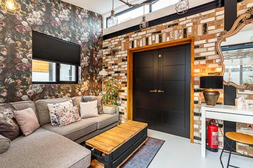 Scarlett Heart Studios in Golders Green