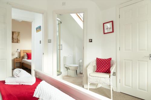 Bath Breaks Apartments - image 3