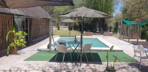 Basen, Paradise Camp Game Lodge in Grootfontein