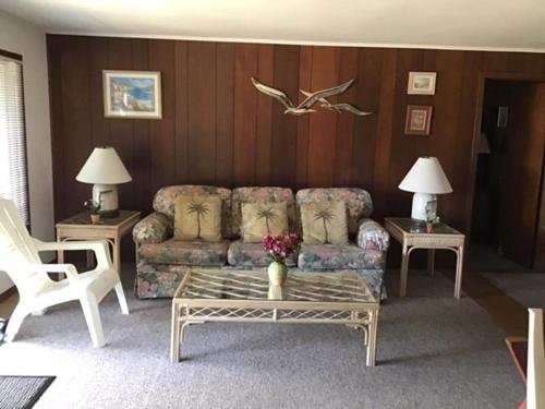 Quaint Ocean Front Duplex! in Barnegat Light, USA