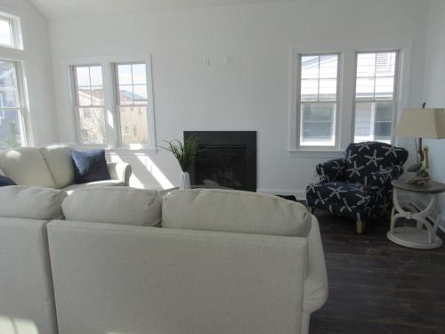Oceanblock New Construction, 6 Houses From Beach in Brant Beach, USA