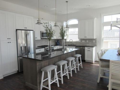 Oceanblock New Construction, 6 Houses From Beach in Brant Beach, USA