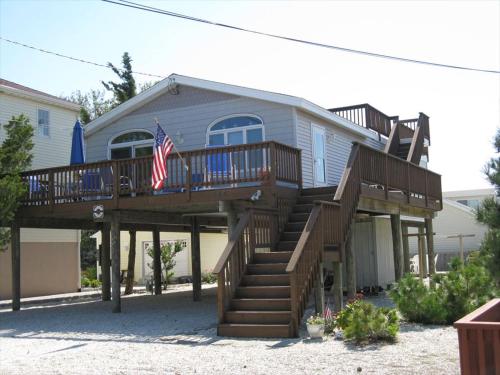 Immaculate Raised Ranch Style Home Located On The Bayside In Surf City in Surf City, USA