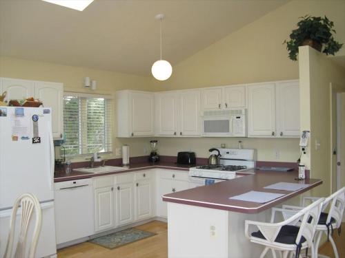 Immaculate Raised Ranch Style Home Located On The Bayside In Surf City in Surf City, USA