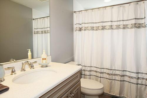 Awesome Home In Peahala Park With 4 Bedrooms, Internet And Wifi in Brant Beach, USA