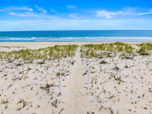 Immaculate Beach Front 2Nd Floor Unit in Beach Haven, USA