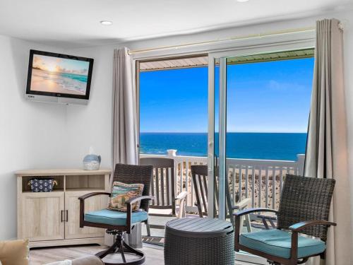 Immaculate Beach Front 2Nd Floor Unit in Beach Haven, USA