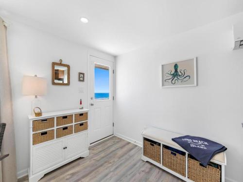 Immaculate Beach Front 2Nd Floor Unit in Beach Haven, USA