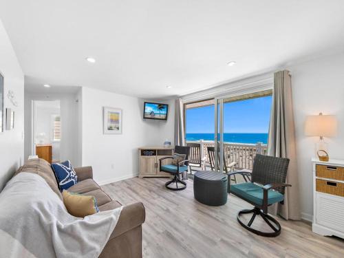 Immaculate Beach Front 2Nd Floor Unit in Beach Haven, USA