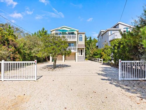 Ocean Block Single Family In Barnegat Light With Views Of Old Barney in Waretown, USA