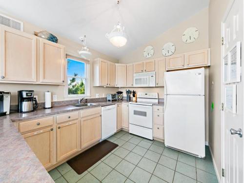 Ocean Block Single Family In Barnegat Light With Views Of Old Barney in Waretown, USA
