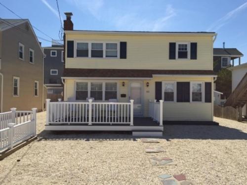 Nice Size Duplex Steps To The Beach in Brighton Beach, USA