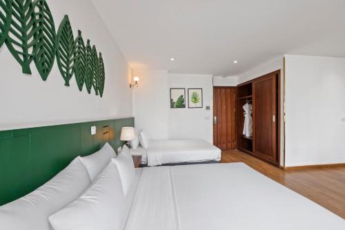 Family Room image 10