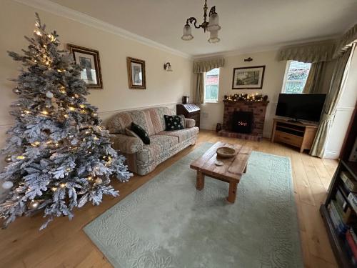 Oak Tree Cottage, Charming, Rural New Forest Home