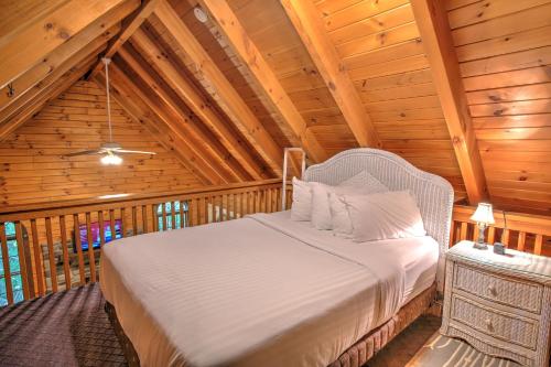 Apple Blossom Cabin by Amish Country Lodging in Millersburg, USA