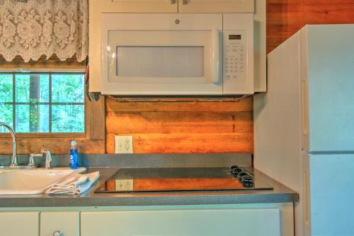 Grapevine Cabin by Amish Country Lodging in Millersburg, USA