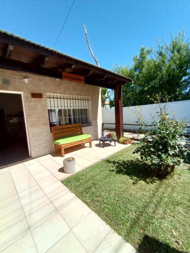 숙소 외관, Los Gurises in 발네아리오 엘 콘도르