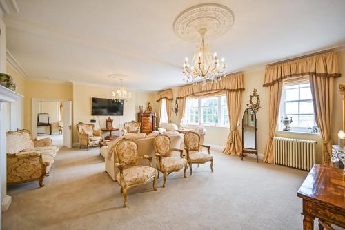 Saltcote Place - image 4