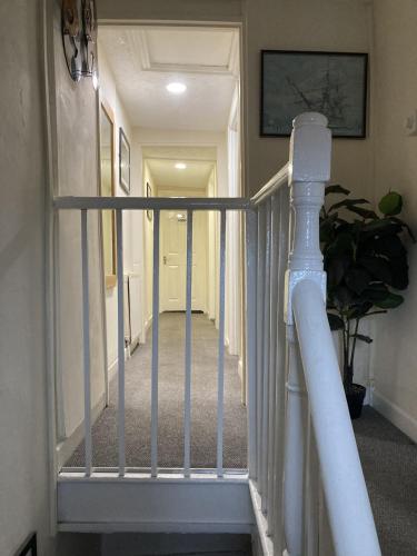 บริการและสิ่งอำนวยความสะดวก, อะคาปูลโก รูมส์ (Acapulco Rooms) in พอร์ตสมัธ