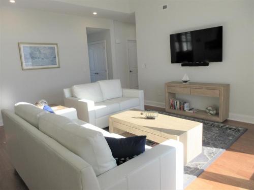 Beautiful New Construction 4 Bedroom 3,5 Bath Home In Holgate in Beach Haven, USA
