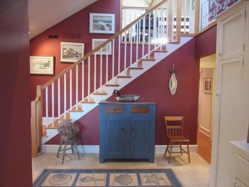 Quaint Oceanfront House, Nantucket Meets Lbi in Surf City, USA