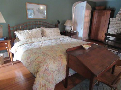 Quaint Oceanfront House, Nantucket Meets Lbi in Surf City, USA