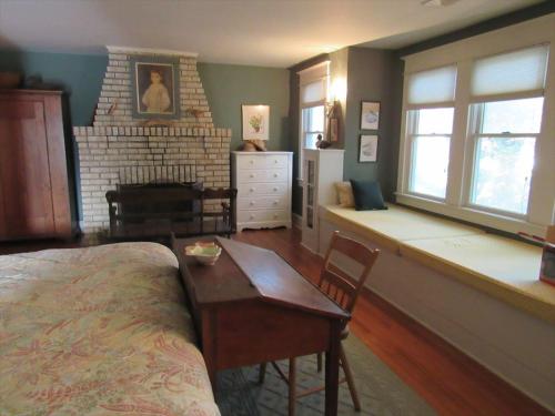 Quaint Oceanfront House, Nantucket Meets Lbi in Surf City, USA