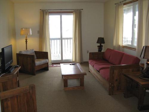 Large Home Located On The Ocean Block In Surf City Just 100 From The Beach, in Surf City, USA