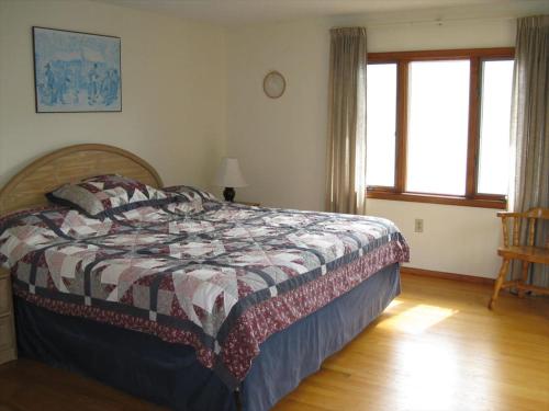 Large Home Located On The Ocean Block In Surf City Just 100 From The Beach, in Surf City, USA
