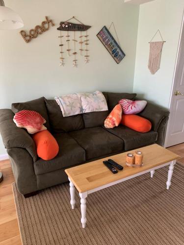 Brant Beach 2 Bedroom 1,5 Bath Ocean Side Condo in Brighton Beach, USA