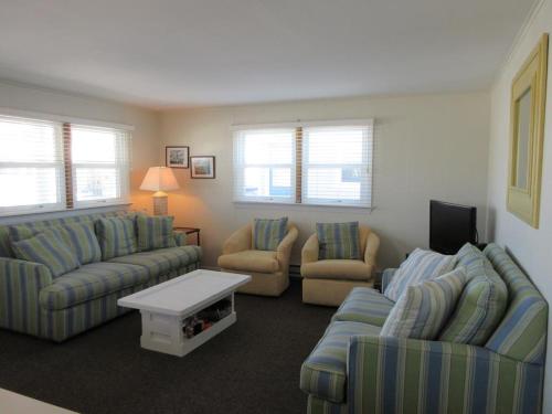 Recently Updated Second Floor Duplex Located On The Ocean Block In Surf City, in Surf City, USA