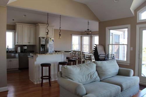 Gorgeous Home 4Th From Beach in Brighton Beach, USA