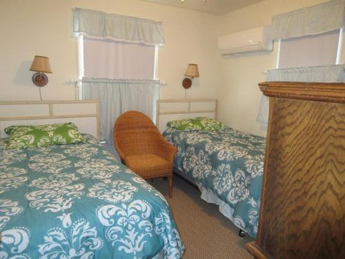 Oceanfront Duplex, 3 Bedrooms, 1 1-2 Baths in Brant Beach, USA