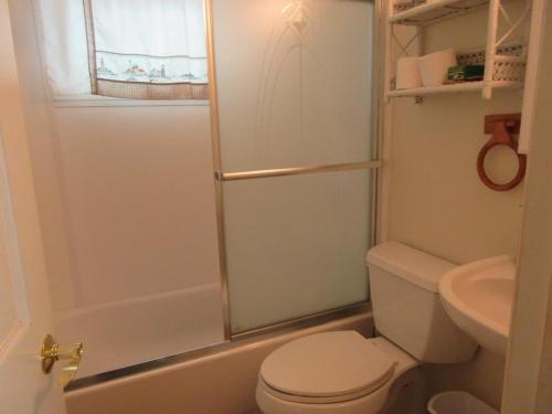 Oceanfront Duplex, 3 Bedrooms, 1 1-2 Baths in Brant Beach, USA