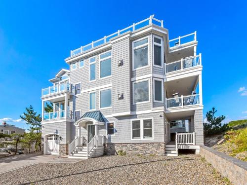 Marcinkus in Brant Beach, USA