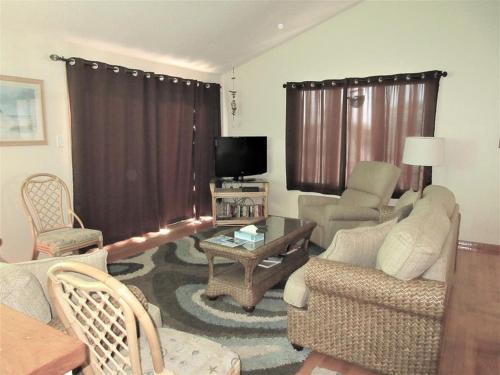 Very Spacious Single Family Home On The Beach Block In Surf City in Surf City, USA