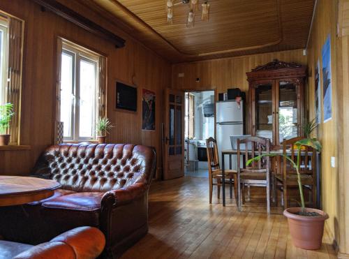 Palm Hostel - Accommodation - Batumi