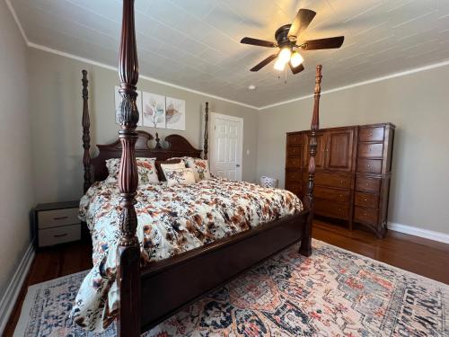 A quaint 100 year old house A quaint 100 year old house