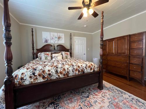 A quaint 100 year old house A quaint 100 year old house