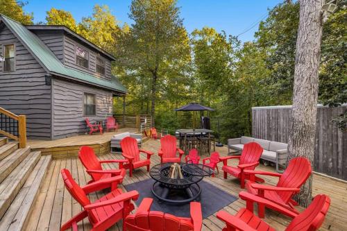 Nolin Cabin Experience w/ Hot Tub in Cub Run, USA