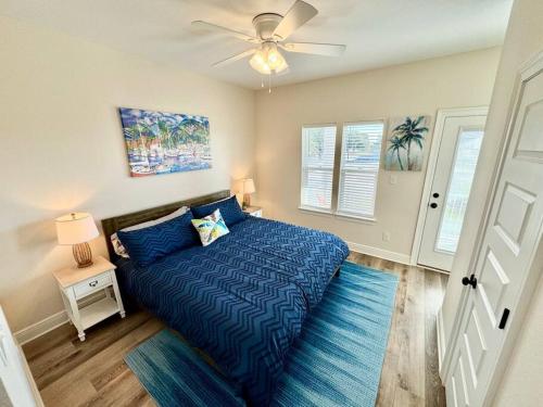 Downtown, Bay Views, Fish Market, and Blue Angels! in Pensacola Downtown