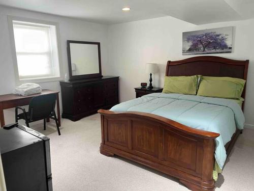 SUITE A - Private Cozy, Spacious Suite with Private Bathroom in Bowie, USA