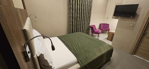 Standard Double Room image 10