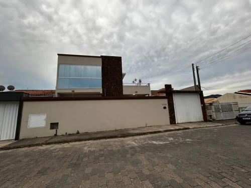 Aluga-se Casa Alto Padrão para Temporada