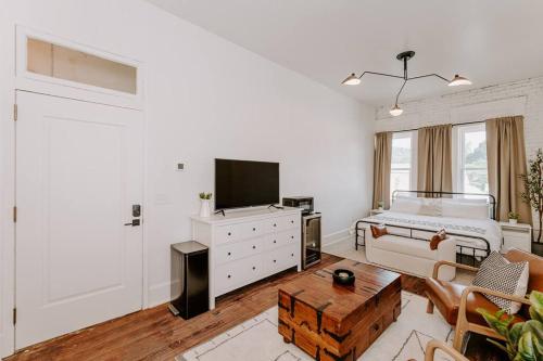 East Main Lofts - Farmhouse 204 in Madison, USA