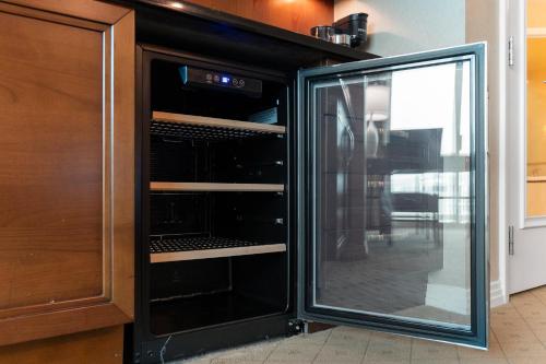 Lucky Gem Penthouse & Luxury Suites at MGM Signature Resort, Balcony Strip View 2605, Las Vegas (photo 5)