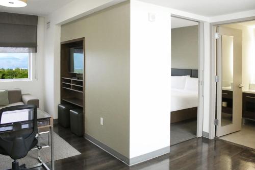 Element Miami Doral - image 9