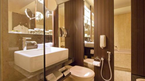 room detail thumbnail 2